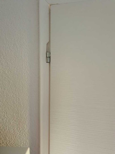 Potrebna popravka vrata i lakiranje ostecenog parketa u Sarajevo 