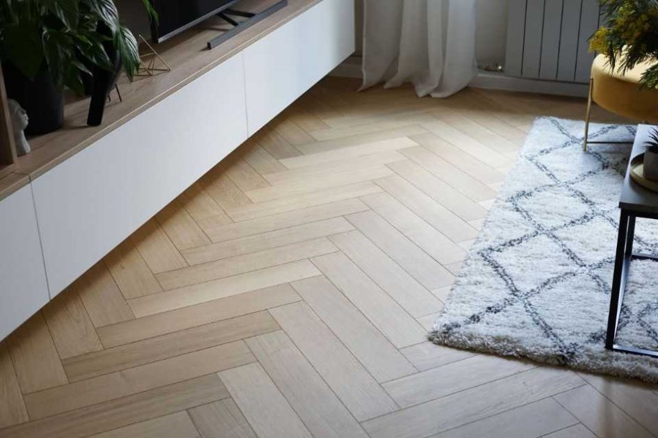 Brusenje i lakiranje parketa 56 kvadrata u Tuzla