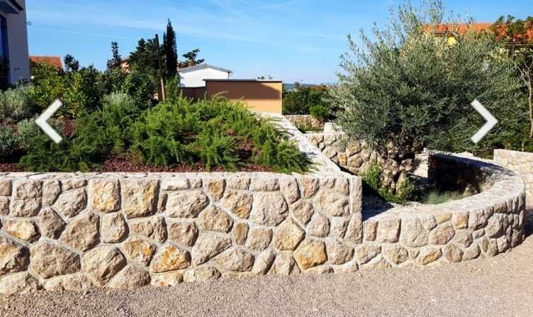 Potreban zidar za zidanje kamenog zida u Kijevo