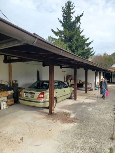 Stolar nadstresnica 30x3 Metra letvice 73x12cm plus zamjena asfaltne sindre. u Sarajevo