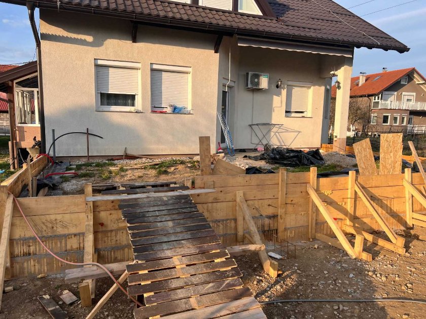 Potreban majstor da izvuce plocu u Sarajevo