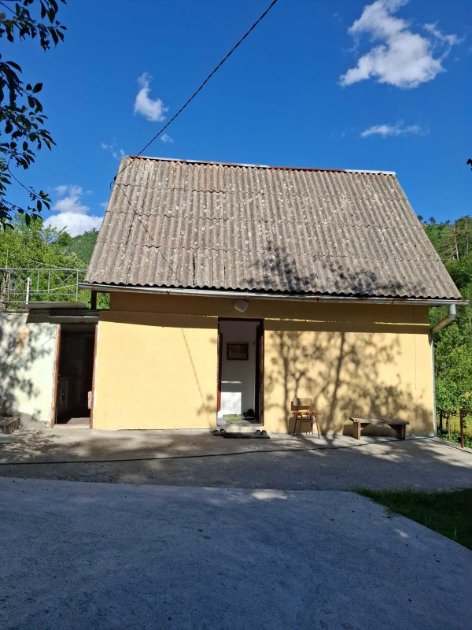 Renoviranje, narucena je stolarija znaci treba unutrasnje radove i nesto jos okolo u Konjic Glavaticevo