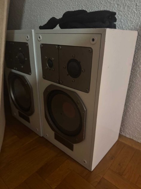 Potrebna izrada novih kutija za zvucnike u Sarajevo